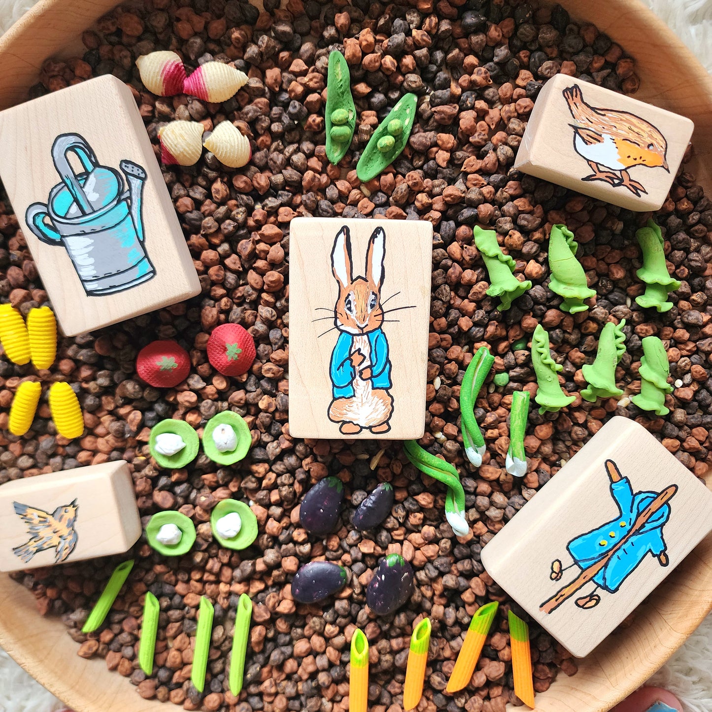 Mr. Rabbit story block set